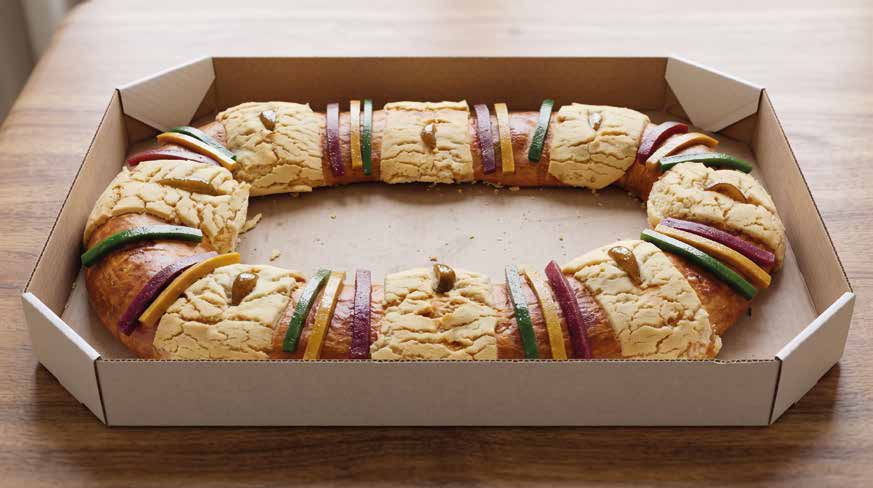 Rosca de reyes decorada con higo y ate